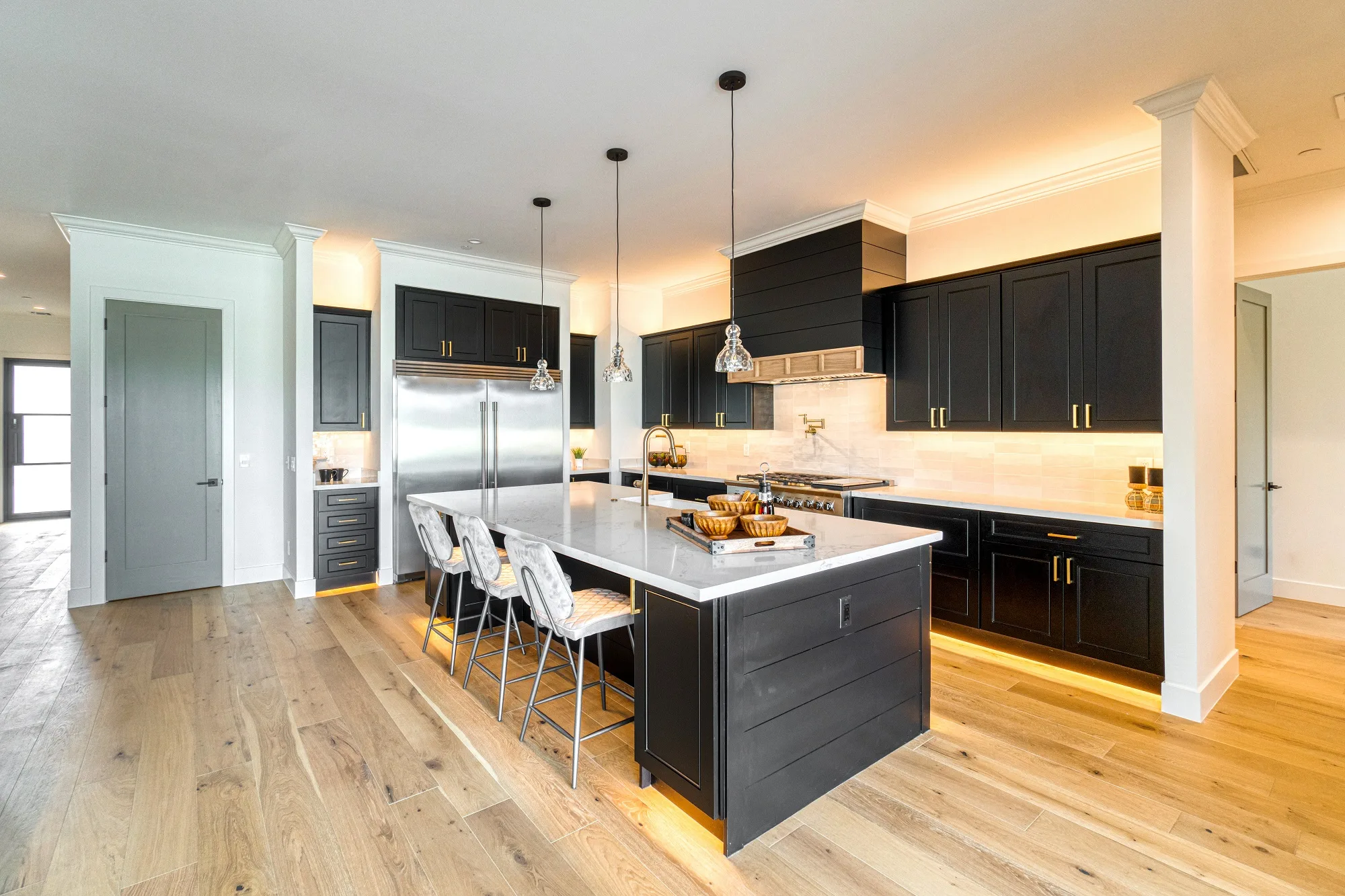 Black and white kitchen